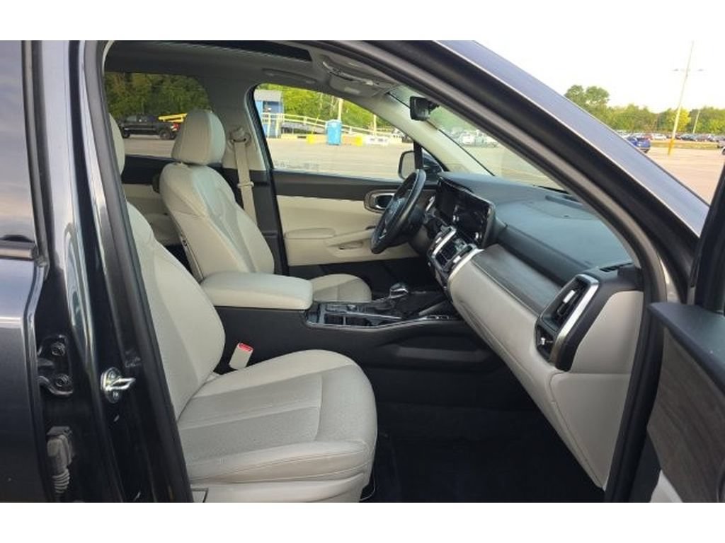 Used 2023 Kia Sorento S w/ Panoramic Sunroof Package AWD/4WD image 6