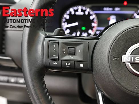 Used 2023 Nissan Pathfinder SV w/ SV Premium Package AWD/4WD image 15