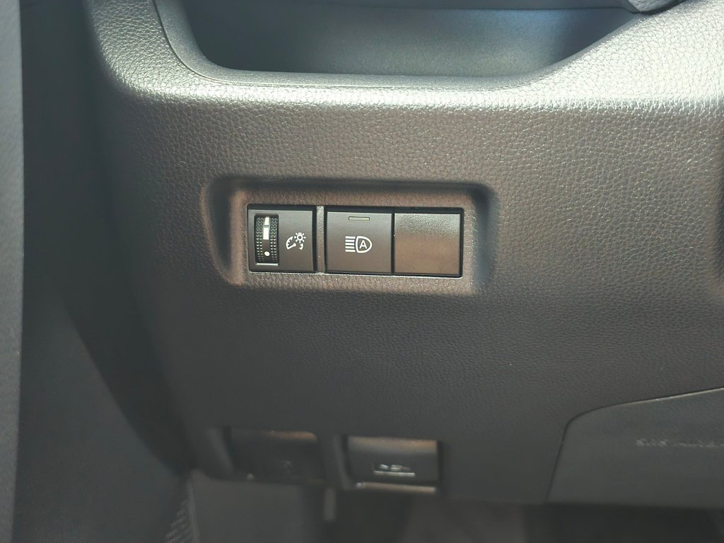 Used 2025 Toyota RAV4 XLE AWD/4WD image 23