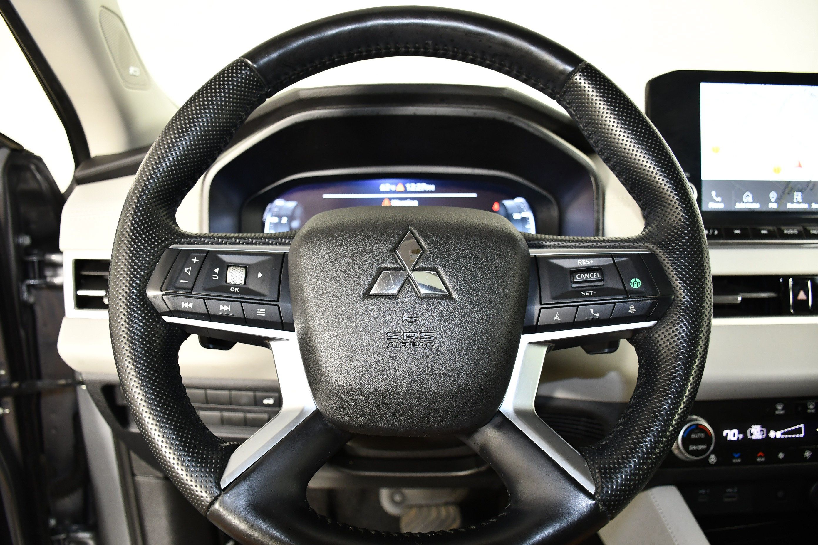 Used 2024 Mitsubishi Outlander SEL AWD/4WD image 19