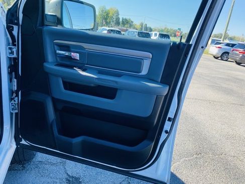 Used 2019 RAM 1500 Classic SLT image 18