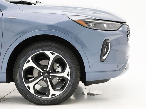 Used 2023 Ford Escape ST-Line Elite w/ Class II Trailer Tow Package image 3