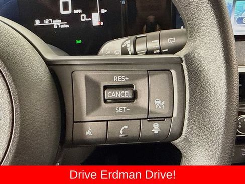 Used 2025 Nissan Kicks SV AWD/4WD image 13