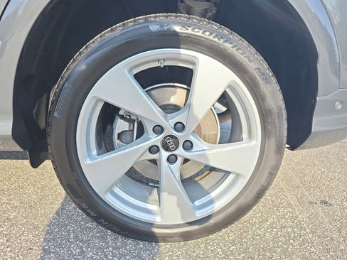 Certified 2025 Audi Q5 Premium Plus w/ Premium Plus image 32