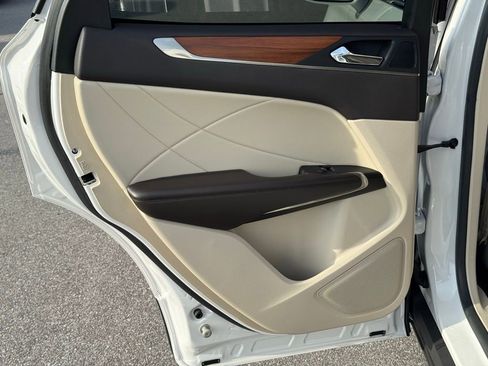 Used 2017 Lincoln MKC Select w/ Select Plus Package image 21