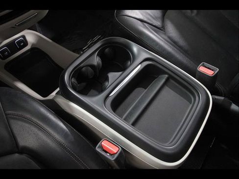 Used 2017 Chrysler Pacifica Touring-L FWD image 18