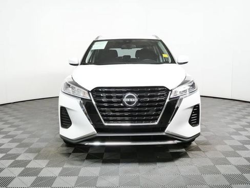 Used 2024 Nissan Kicks SV FWD image 2