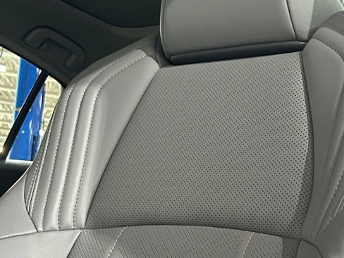 Used 2022 Toyota Venza Limited AWD/4WD image 45
