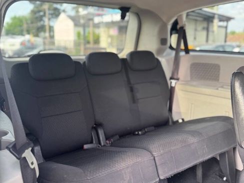 Used 2010 Dodge Grand Caravan SXT FWD image 8