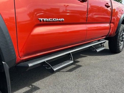 Used 2018 Toyota Tacoma TRD Off-Road AWD/4WD image 11