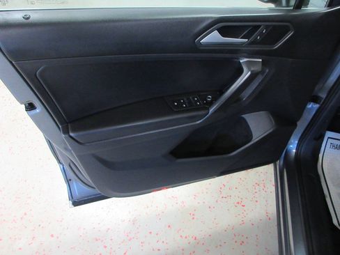 Used 2021 Volkswagen Tiguan SE AWD/4WD image 32