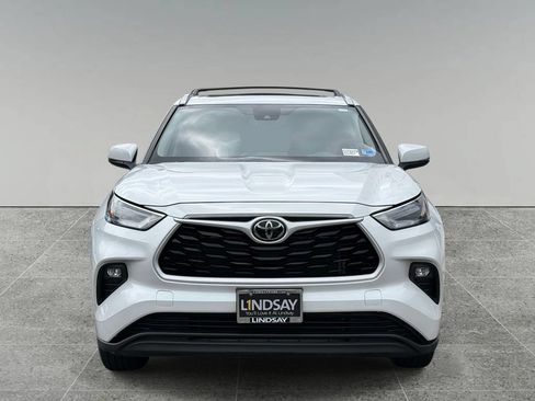 Used 2023 Toyota Highlander XLE AWD/4WD image 8