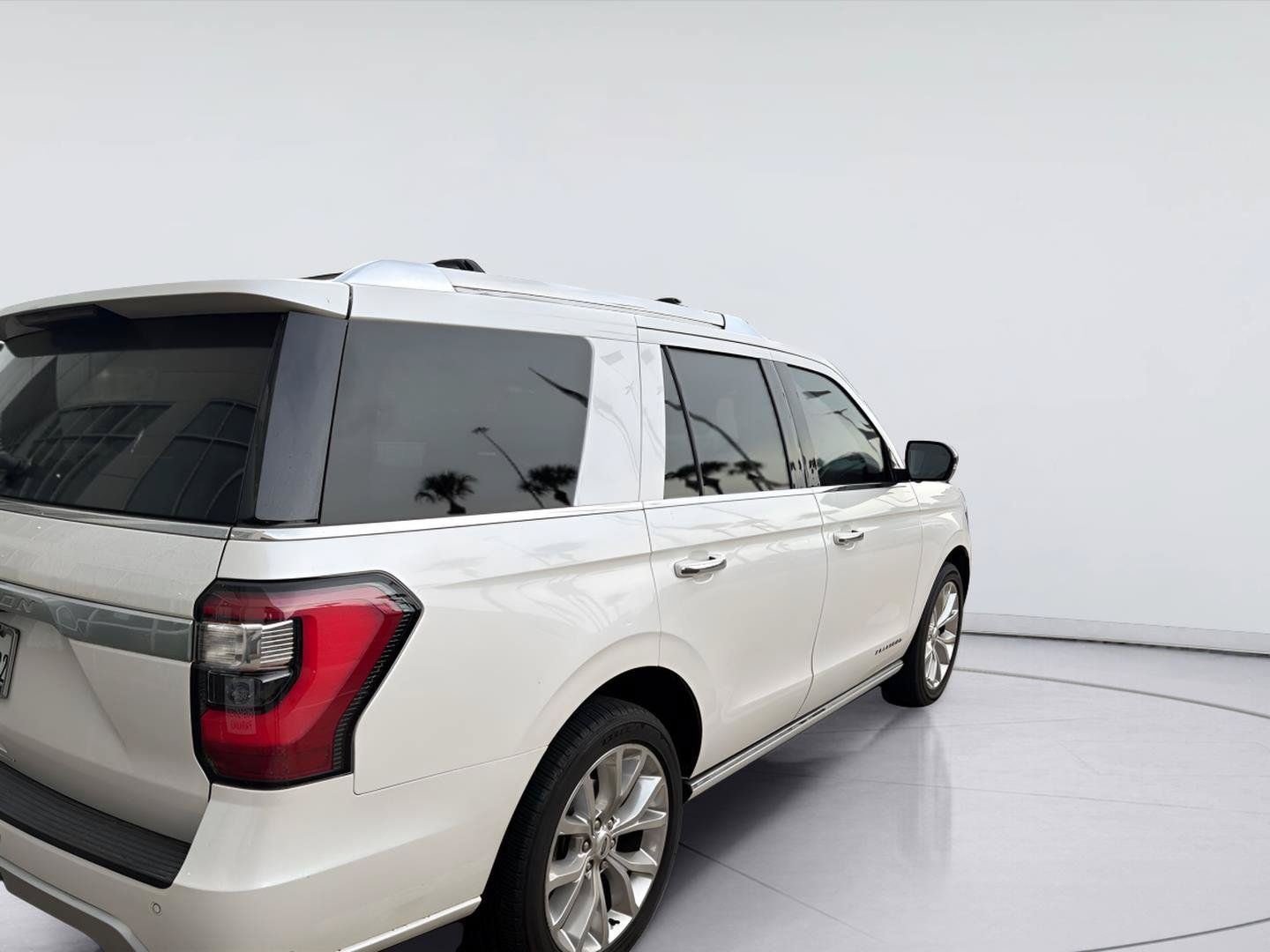 Used 2019 Ford Expedition Platinum RWD image 4