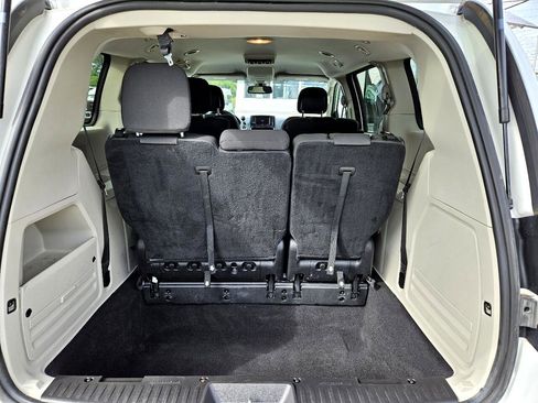 Used 2019 Dodge Grand Caravan SE w/ UConnect Hands-Free Group image 20