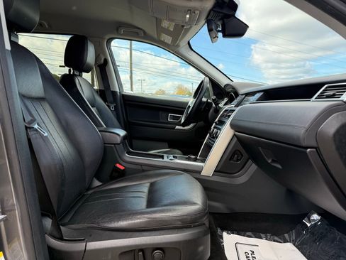 Used 2019 Land Rover Discovery Sport SE image 33