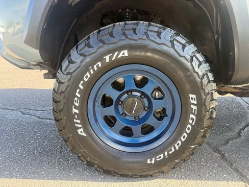 Used 2023 Toyota Tacoma TRD Off-Road w/ Advanced Technology Package AWD/4WD image 10