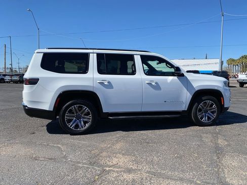 Used 2024 Jeep Wagoneer Series II w/ Flexible Seating Group image 5