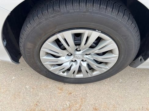 Used 2014 Toyota Camry LE FWD image 10