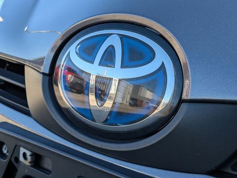 Used 2022 Toyota Prius LE image 9