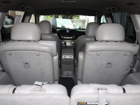 Used 2012 Toyota Highlander FWD w/ Tech Pkg image 5