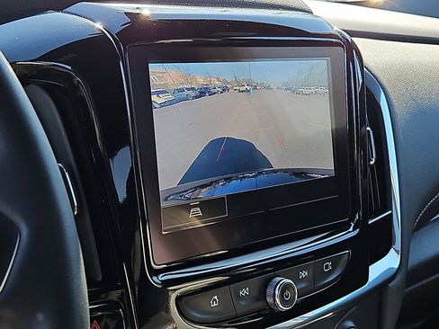 Used 2023 Chevrolet Traverse LT image 17