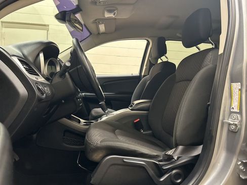 Used 2020 Dodge Journey SE w/ Blacktop Package image 7