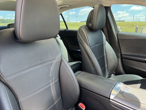 Used 2022 Mercedes-Benz C 300 Sedan w/ Exclusive Trim Package image 35