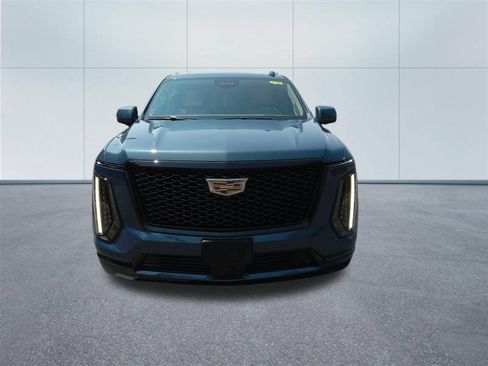Certified 2026 Cadillac Escalade Platinum Sport AWD/4WD image 6
