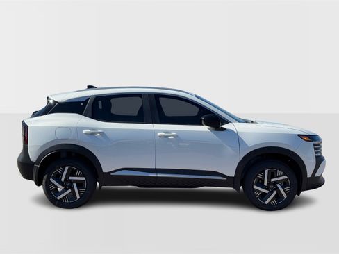New 2026 Nissan Kicks SV image 8