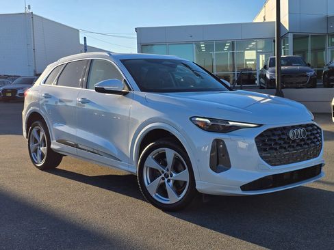 Used 2025 Audi Q5 Premium Plus w/ Premium Plus image 1