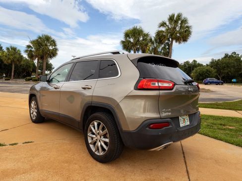 Used 2018 Jeep Cherokee Limited AWD/4WD image 7