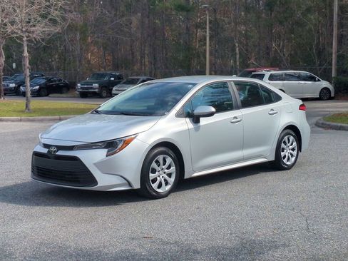 Certified 2024 Toyota Corolla LE image 1