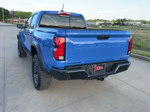 Used 2026 Chevrolet Colorado ZR2 w/ Technology Package AWD/4WD image 6