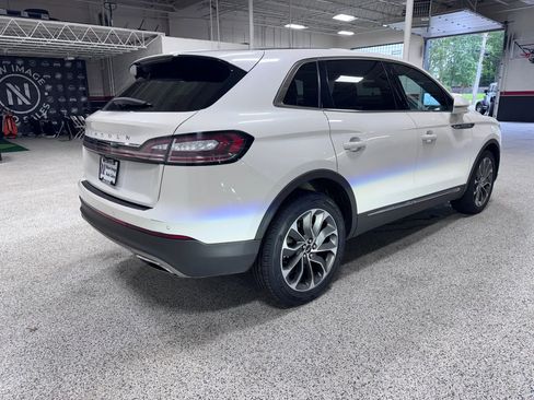 Used 2022 Lincoln Nautilus Reserve AWD/4WD image 3