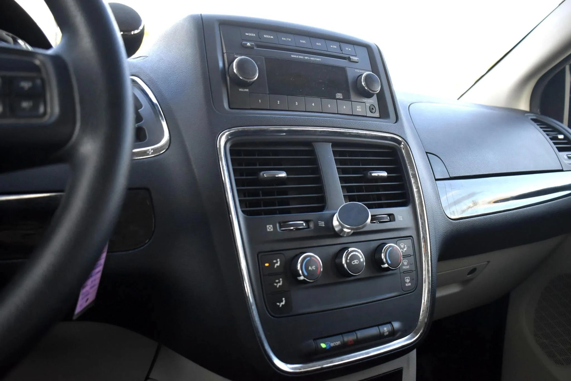 Used 2013 Dodge Grand Caravan American Value Package FWD image 26