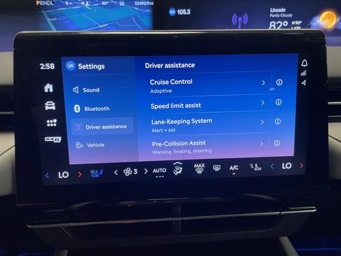 Used 2024 Lincoln Nautilus Premier w/ Equipment Group 102A image 13