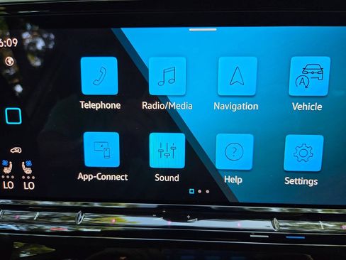 Used 2026 Volkswagen Atlas SE FWD image 25