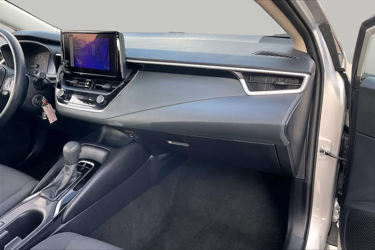 Used 2025 Toyota Corolla LE FWD image 18