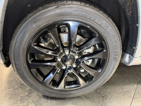 Used 2021 Jeep Grand Cherokee Laredo X image 10