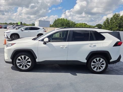 Used 2019 Toyota RAV4 XLE Premium FWD image 2
