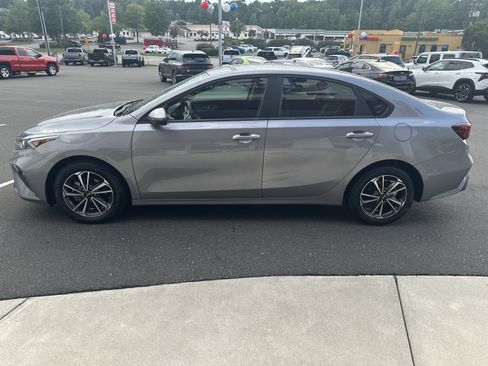 Used 2024 Kia Forte LXS w/ LXS Technology Package FWD image 5