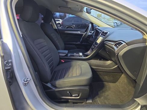 Used 2018 Ford Fusion SE image 11