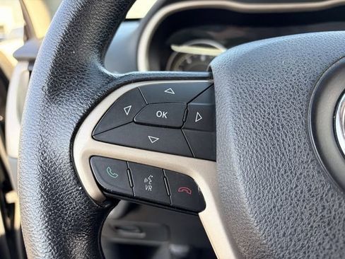 Used 2016 Jeep Cherokee Sport image 8