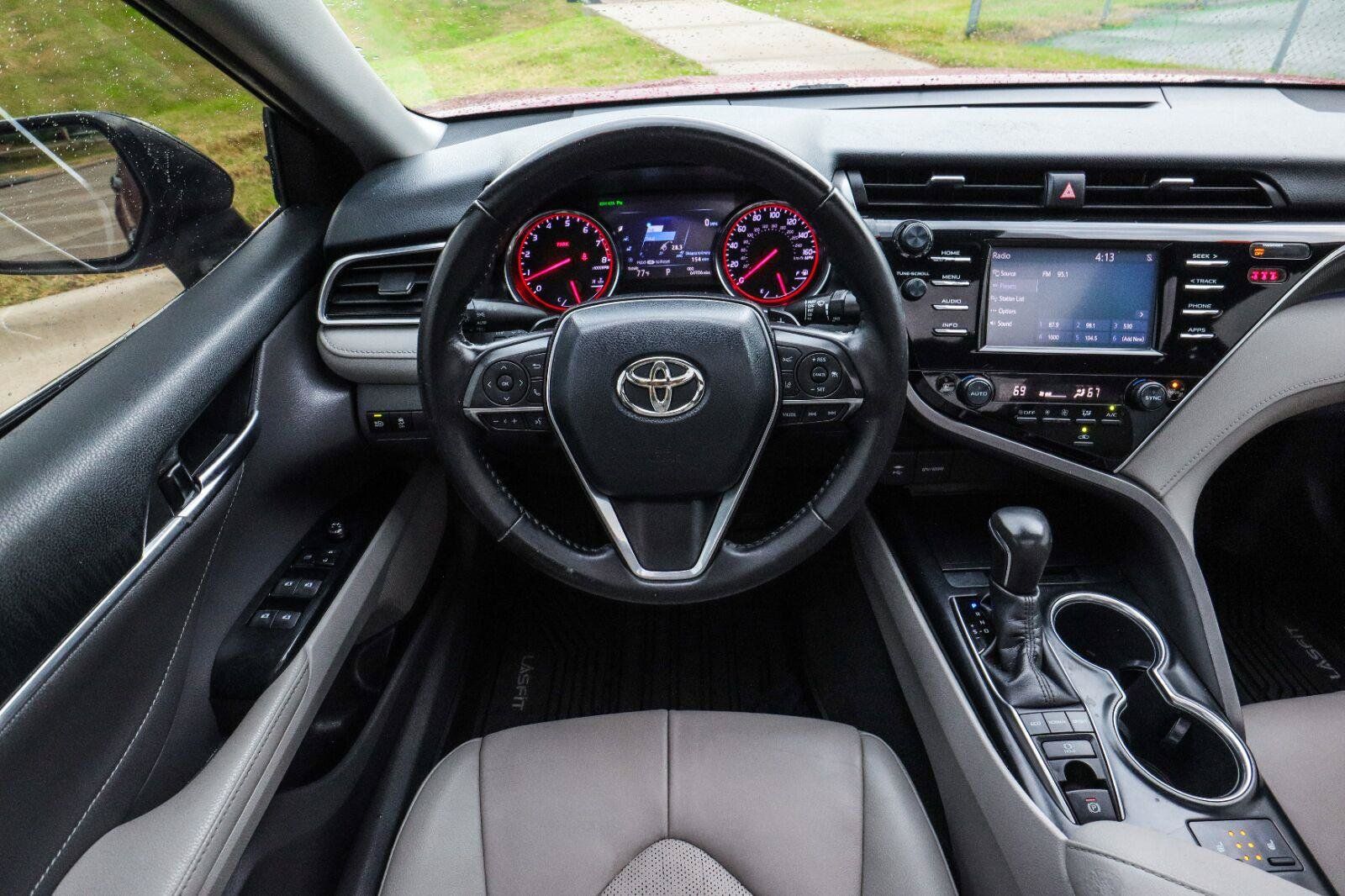 Used 2018 Toyota Camry XSE FWD image 23