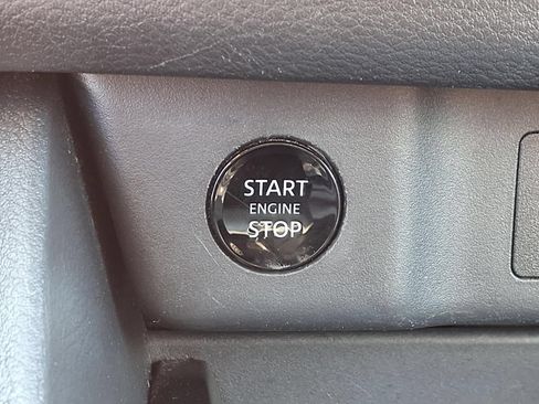 Used 2024 Nissan Rogue S FWD image 10