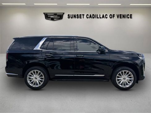 Used 2022 Cadillac Escalade Premium Luxury RWD image 2