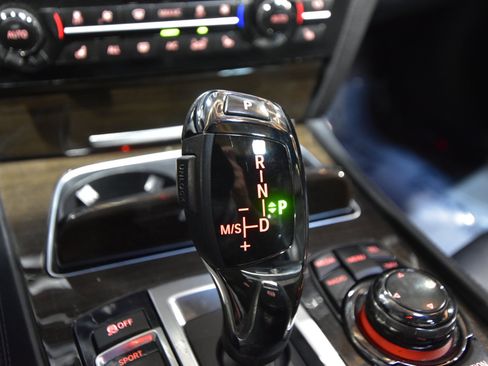 Used 2013 BMW 750i xDrive image 37