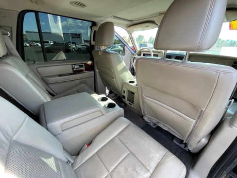 Used 2014 Lincoln Navigator 2WD image 24