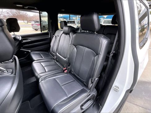 Certified 2025 Jeep Wagoneer 4WD image 19