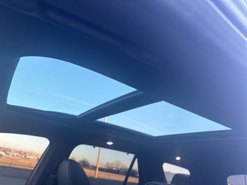 Used 2025 Honda Pilot Black Edition image 9